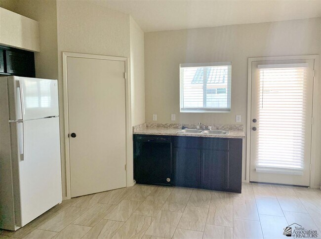 Foto del edificio - 7393 E 39th St
