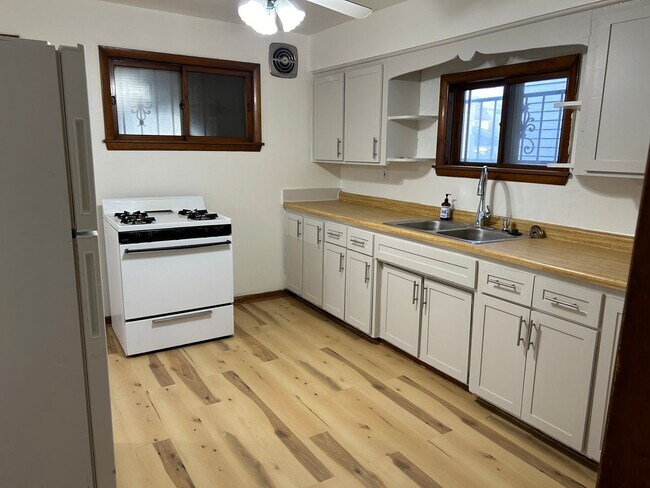 Foto del edificio - 2 BDRM 1 BTH Lower Unit Duplex in nice nei...