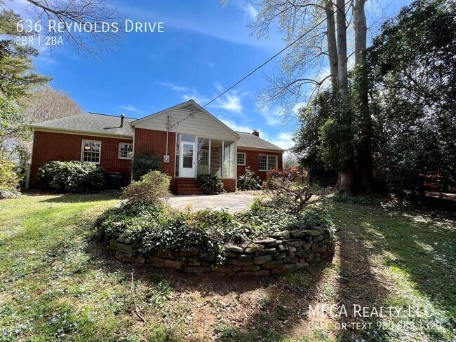 Foto del edificio - 636 Reynolds Dr