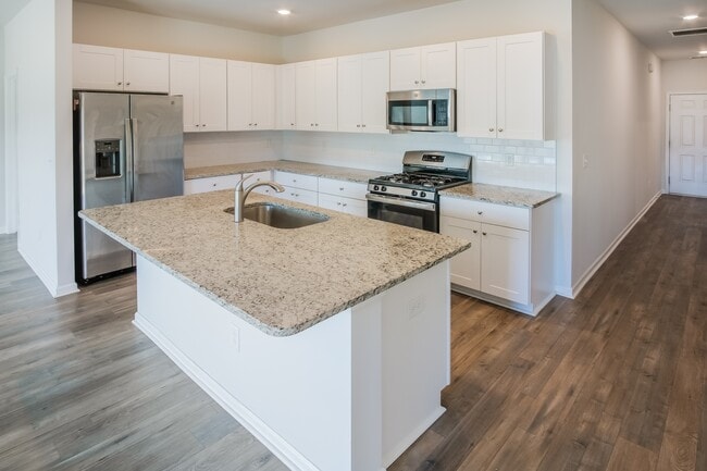 Building Photo - 708 Watercliff Dr