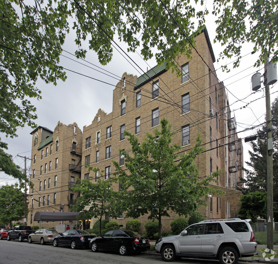 65 Bergen Ave - 65 Bergen Ave Apartments