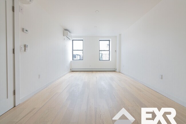 Foto del edificio - 419 Marcus Garvey Blvd