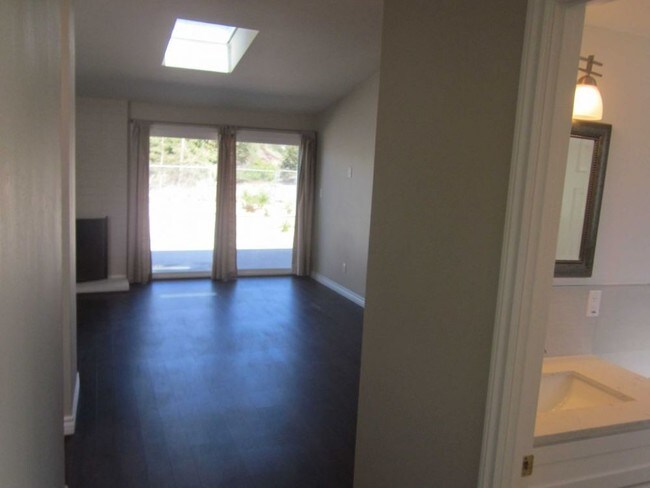 Foto del edificio - 6940 Beagle St, San Diego, CA 92111