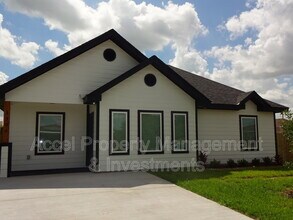 Building Photo - 3304 Belinda St