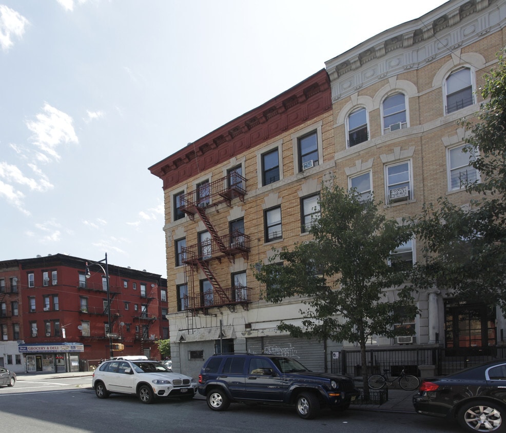 Building Photo - 591 Franklin Ave