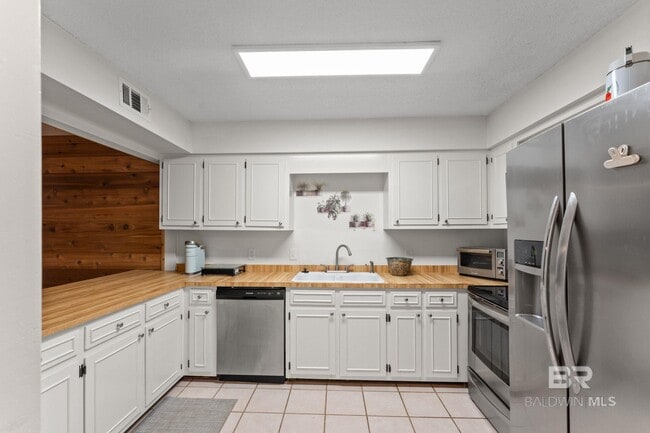 Building Photo - 600 Cheshire Ln