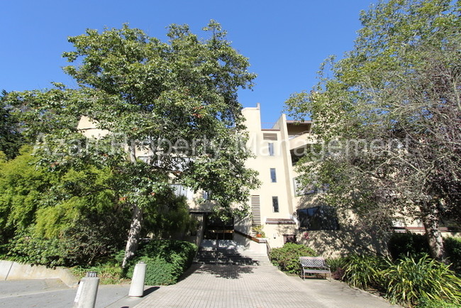 Building Photo - 109 S Lake Merced Hls