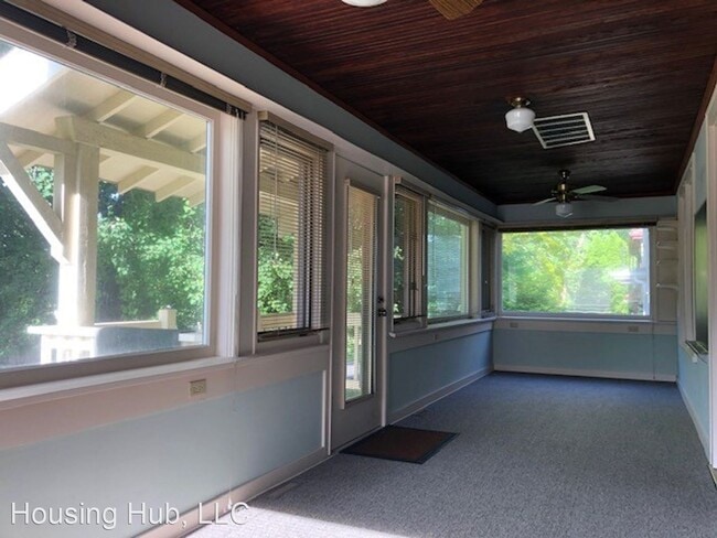Building Photo - 3 br, 1.5 bath House - 2079 St Clair Ave
