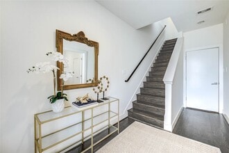 Building Photo - 1706 Alamo St