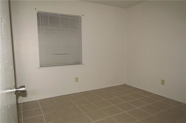 Building Photo - 1708 Frances Dr