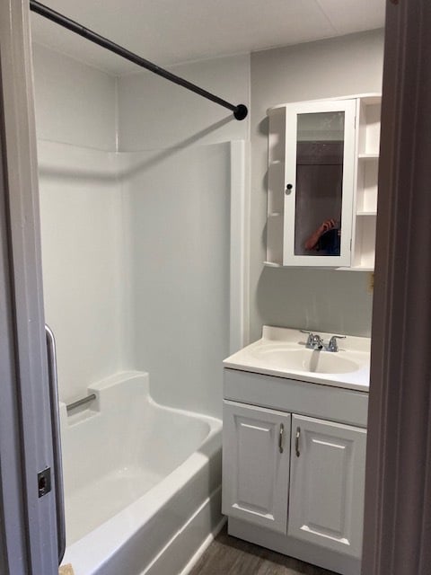 bath - 32 Adams St