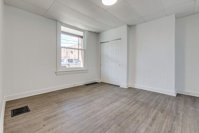Foto del edificio - Available Now  - BEAUTIFUL FULLY RENOVATED...