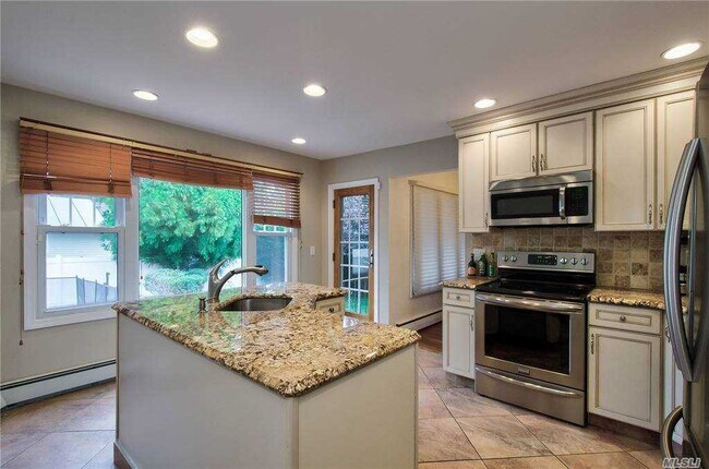 Building Photo - 54 Meadow Ln