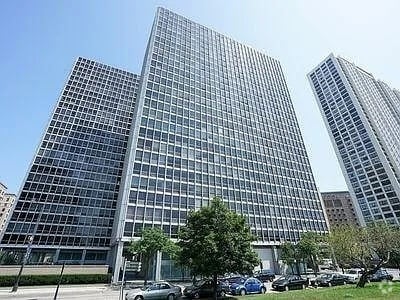 Building Photo - 340 W Diversey Pky