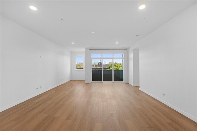 Building Photo - 204 S Leavitt St
