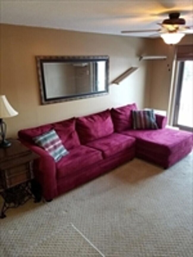 Foto del edificio - Modern Comfort Meets Convenience in This Stylish Franklin Condo