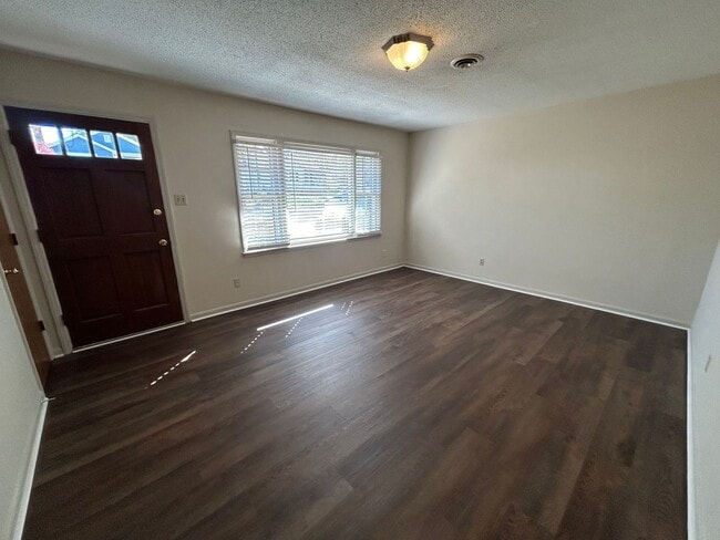 Building Photo - 2-Bedroom, 1.5 Bathroom Brick Home