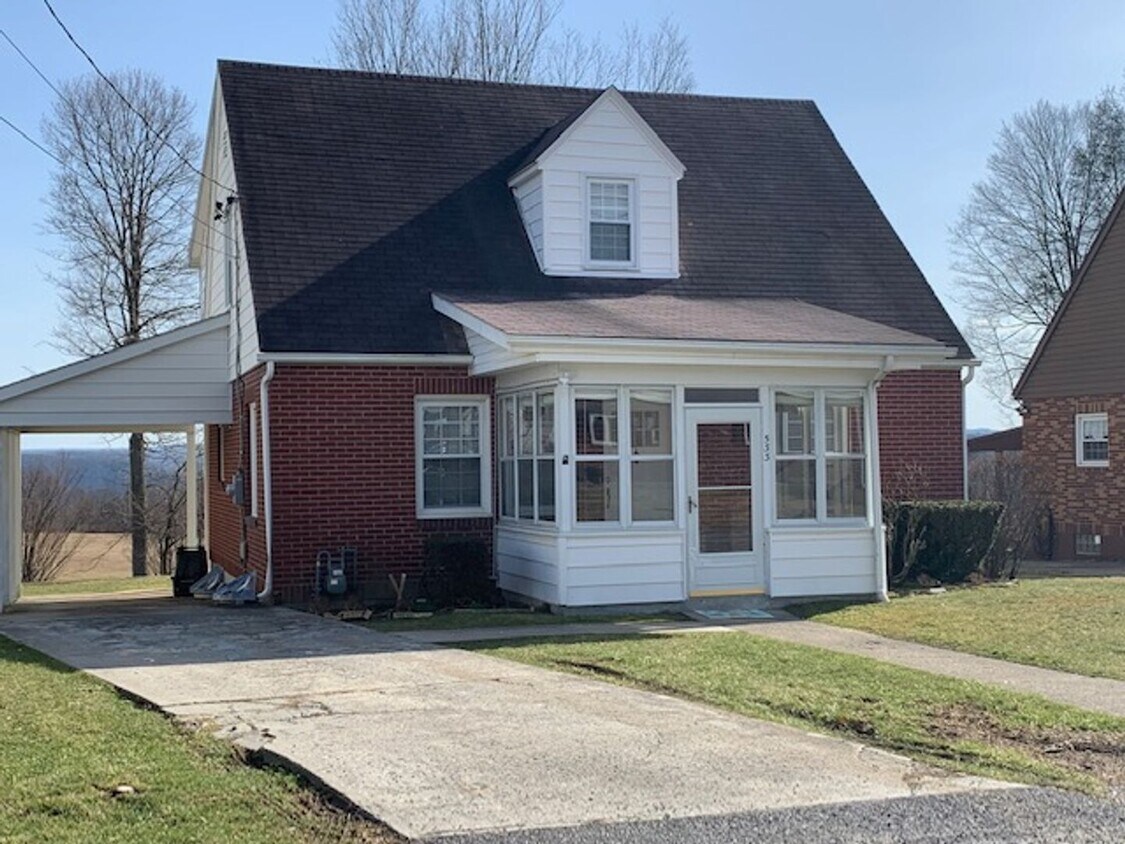 Primary Photo - Newly Renovated 3 bedroom, 2.5 bath home