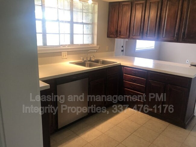 Building Photo - 1604 Southwood Dr