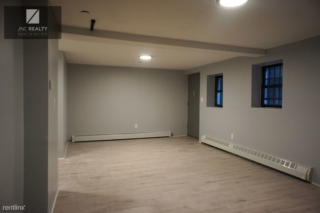 Building Photo - 1 br, 1 bath  - 725 E 181st St