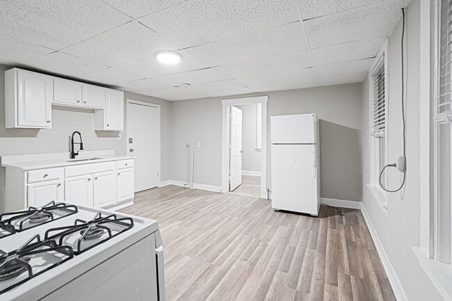 Building Photo - 168 Lunenburg St