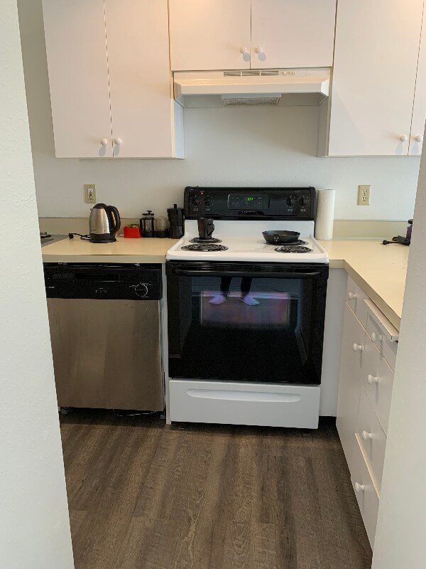 Building Photo - 2214 Maplewood Dr S