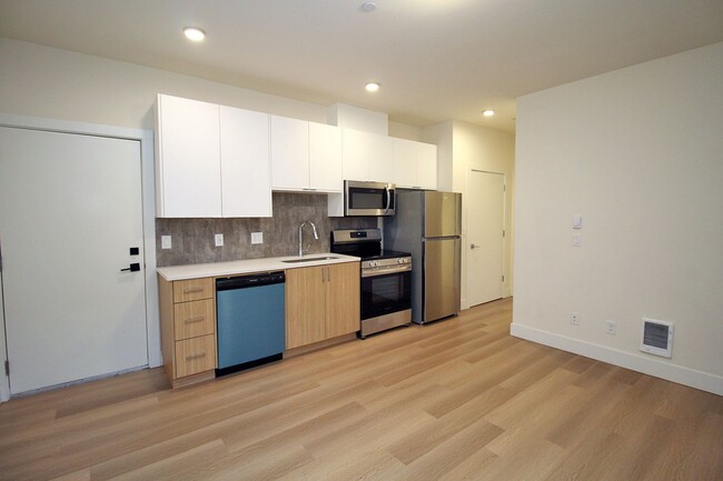 Building Photo - 8417 SW 24th Ave
