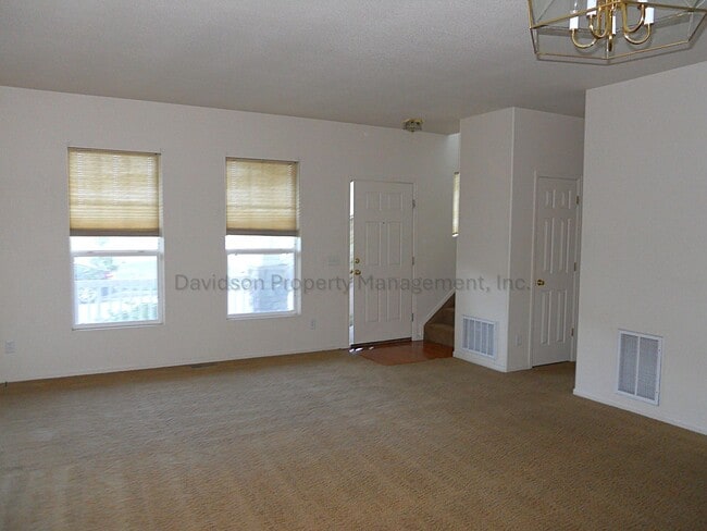 Building Photo - Great 3-Bedroom Townhouse in Southeast Colorado Springs