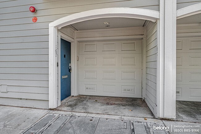 Building Photo - 167 Shipley St