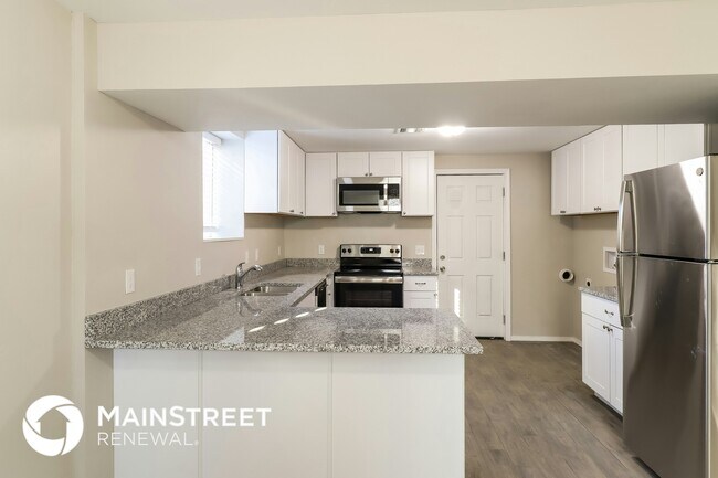 Foto del edificio - 5701 N Warren Ave