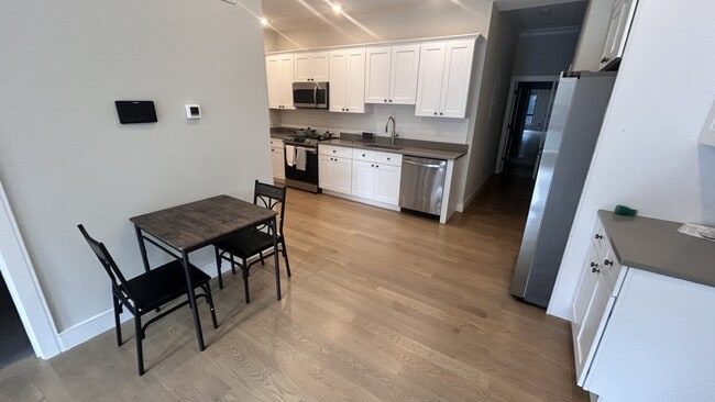 Building Photo - 16 Highgate St