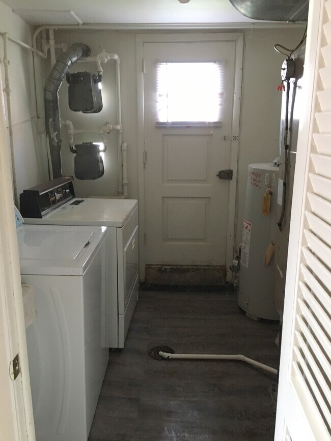 Building Photo - 502 Lawler Ter