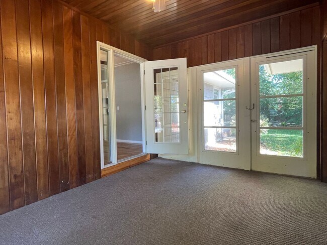Building Photo - Edina Single Family Home, Available March/...