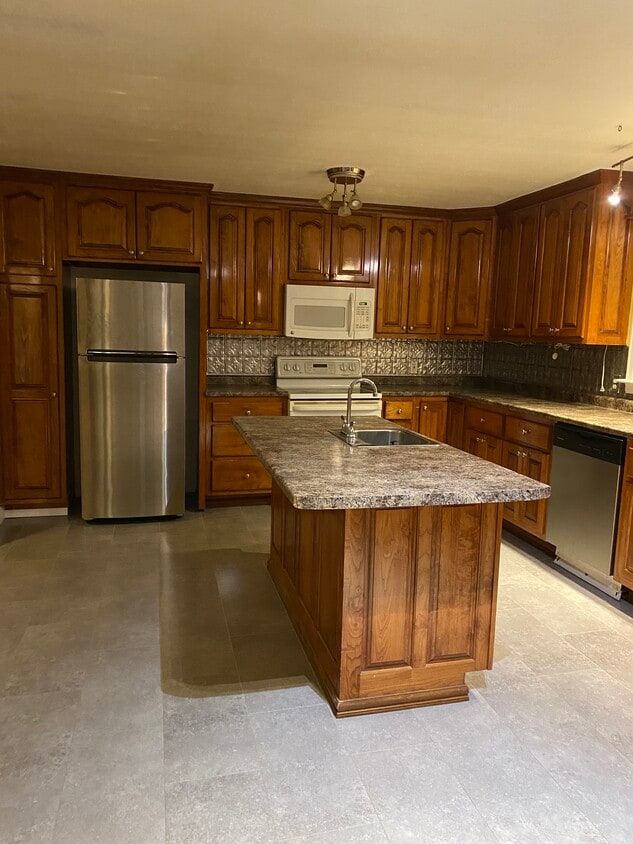 Primary Photo - 3336 Hilham Rd