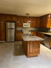 Building Photo - 3336 Hilham Rd