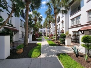 Building Photo - 623 Casabella Cir