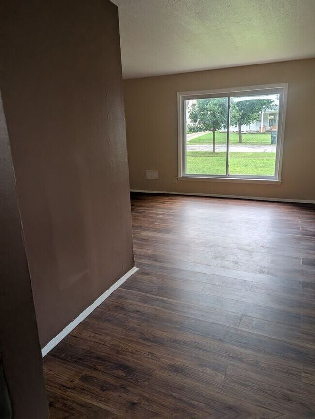 Foto del edificio - Charming 4 beds 1 bath in Euclid!