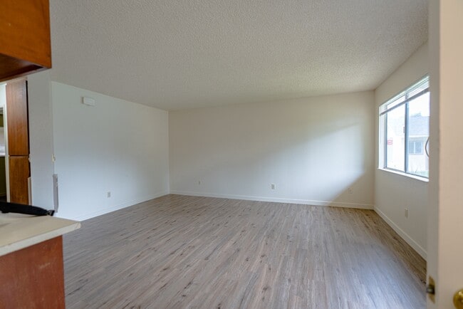 Building Photo - 1220 Fairview Dr