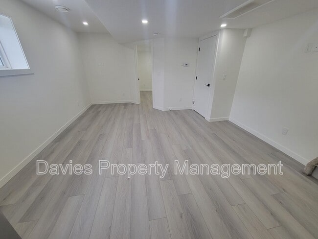 Photo du bâtiment - 17931-17960 60 St NW