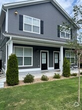 Building Photo - 809 S Maple St
