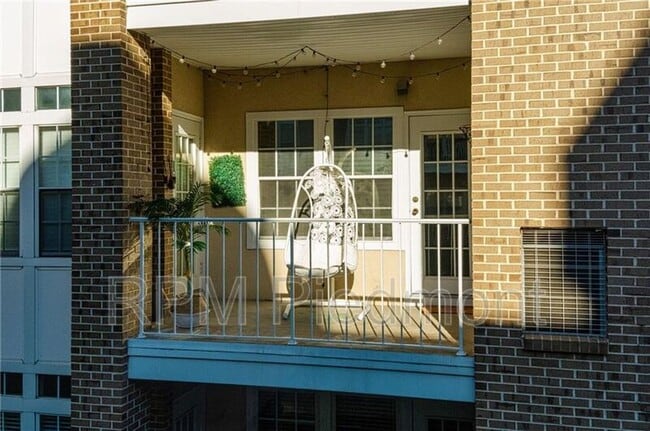 Foto del edificio - 220 Renaissance Pkwy NE