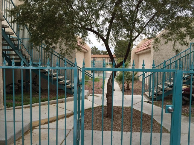 Building Photo - 2021 Sun Ave