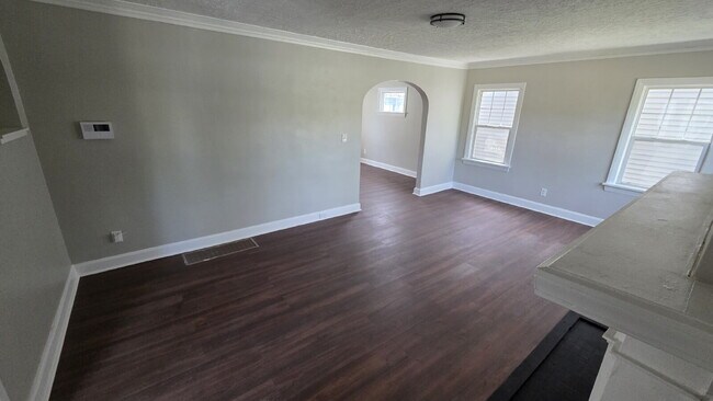Foto del edificio - Stunning 4-Bedroom Home with additional Office/Flex Space and Modern Updates in Cleveland Heights