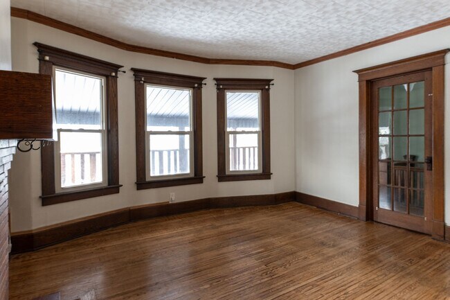 Building Photo - 157 Saranac Ave