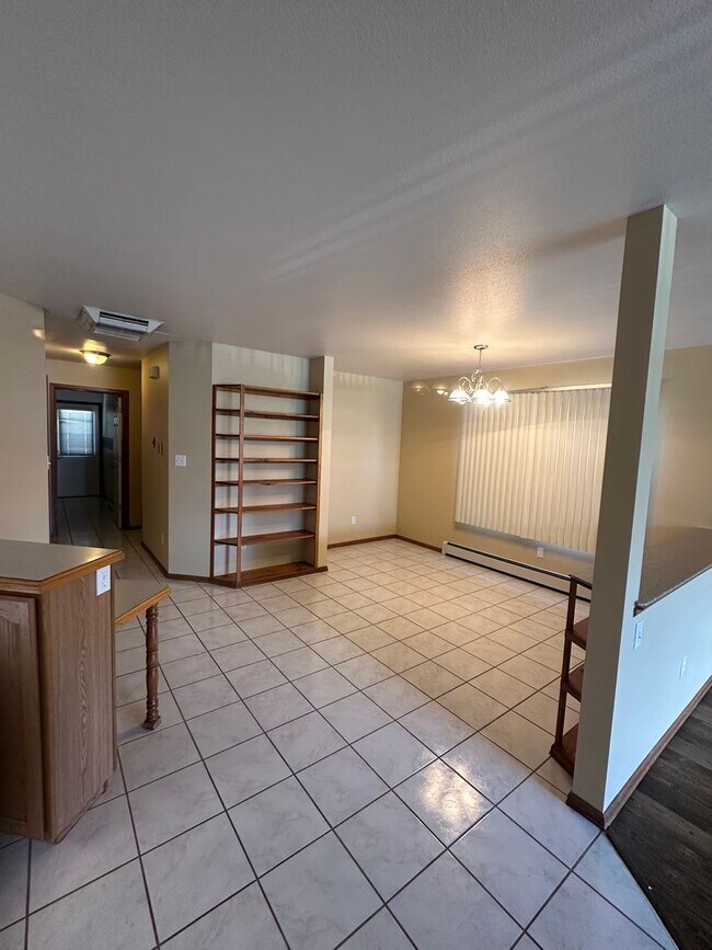 Foto del edificio - Spacious 2 Bed, 2 Bath Townhome