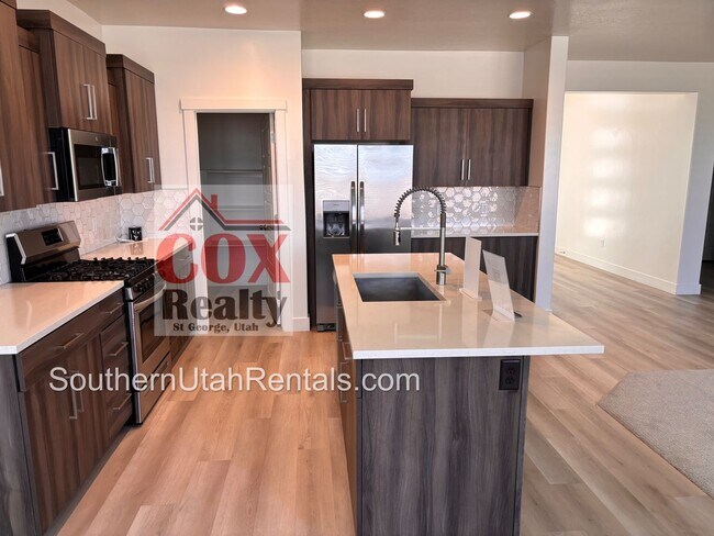 Building Photo - Beautiful 4 bed home in Little Valley Sing...