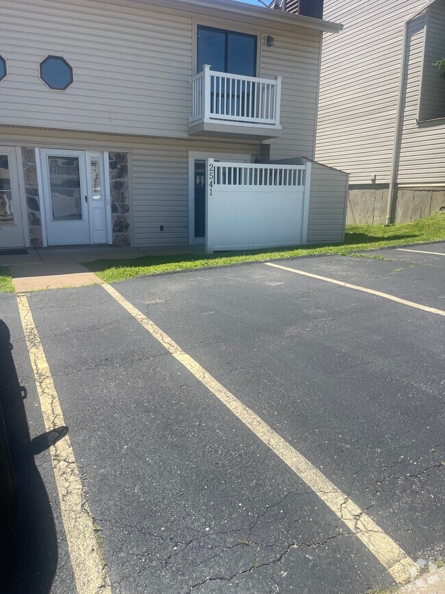 Building Photo - 2541 Nodaway Ct