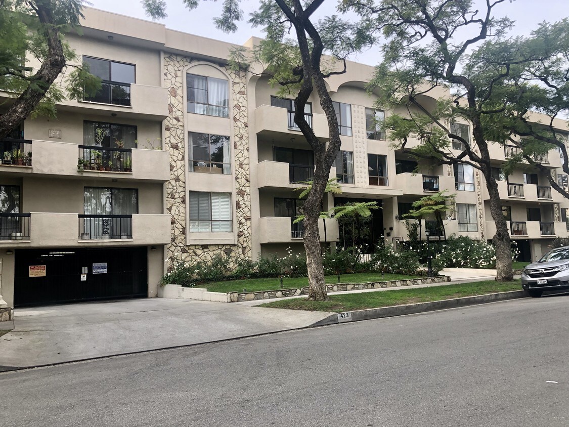 Foto principal - 423 N Palm Dr