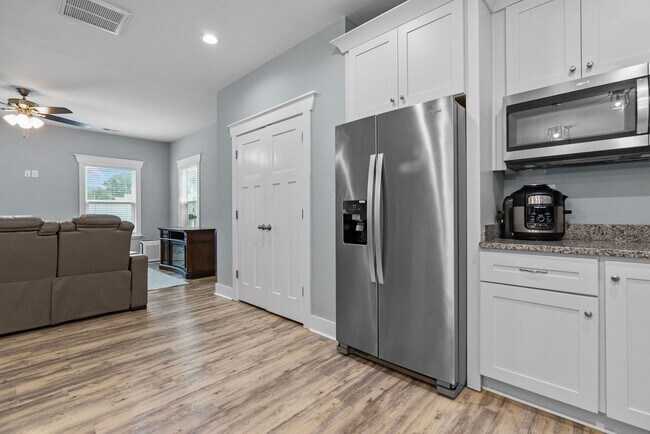 Foto del edificio - Charming 3-Bedroom Home in Suffolk!