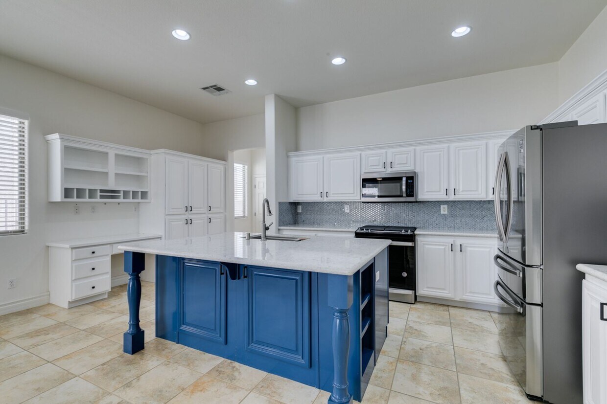 Primary Photo - Beautiful single-story home in guard gated...